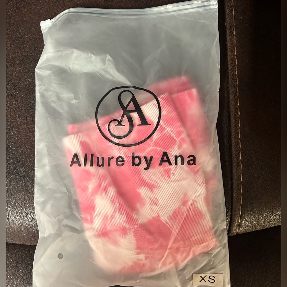 ALURE THE BRAND PINK & WHITE SHORTS